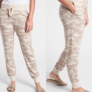 Athleta Printed Balance Jogger Camo Neutral Tan Soft Sweatpants XS